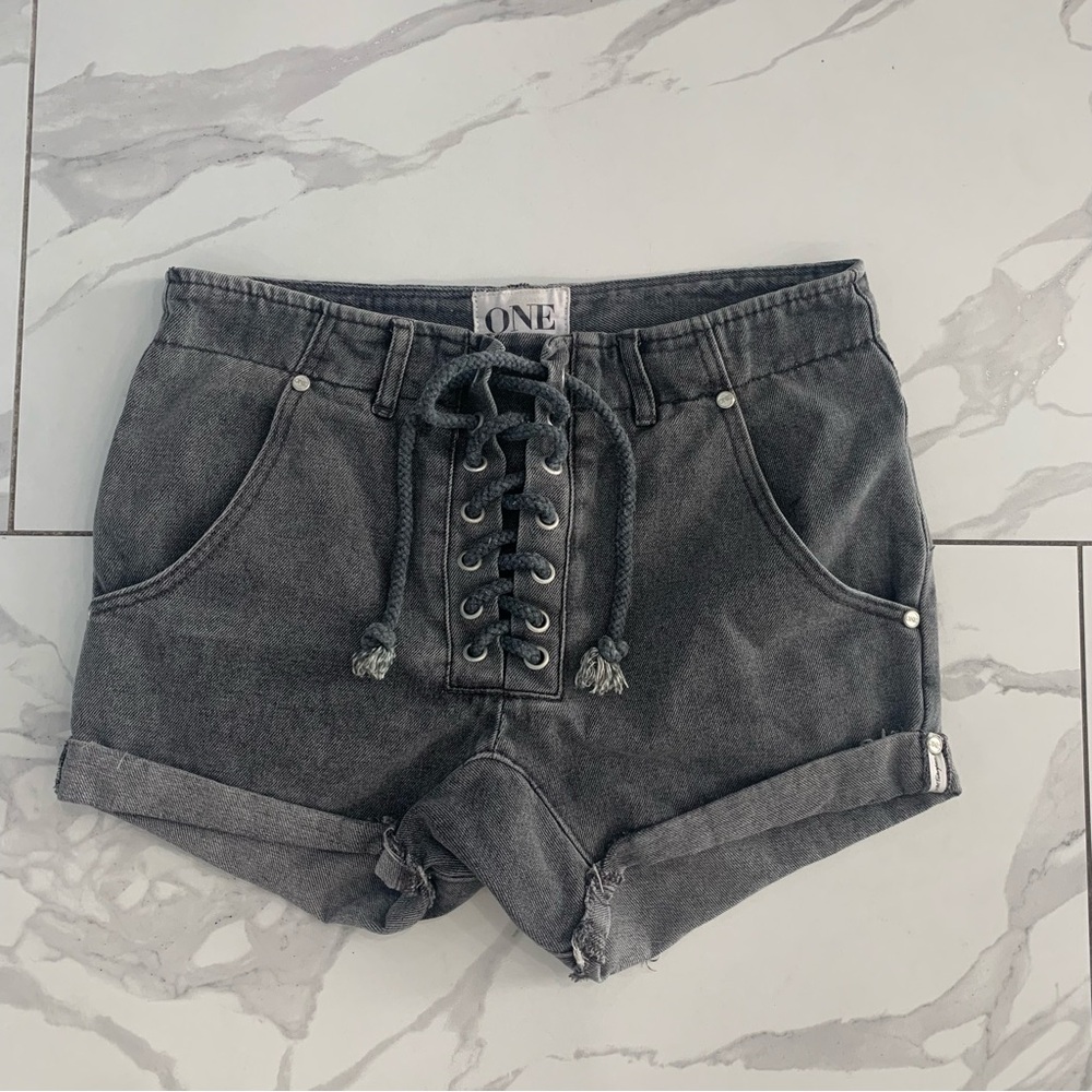 One x One Teaspoon Shorts Sz 26  Super Freaks Phantome Faded Black Denim Cutoff